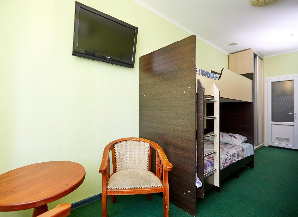 Oasis Hotel Odessa Buitenkant foto