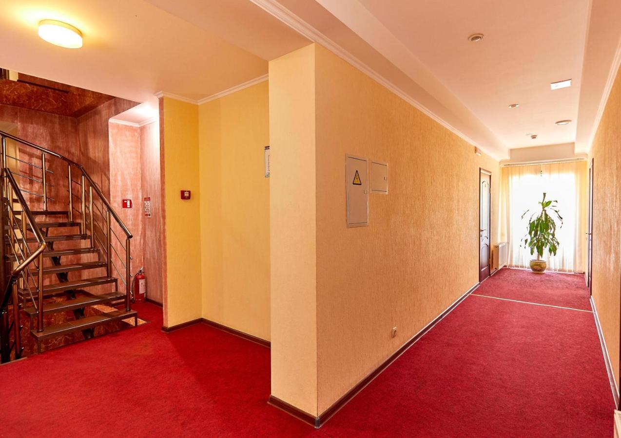 Oasis Hotel Odessa Buitenkant foto