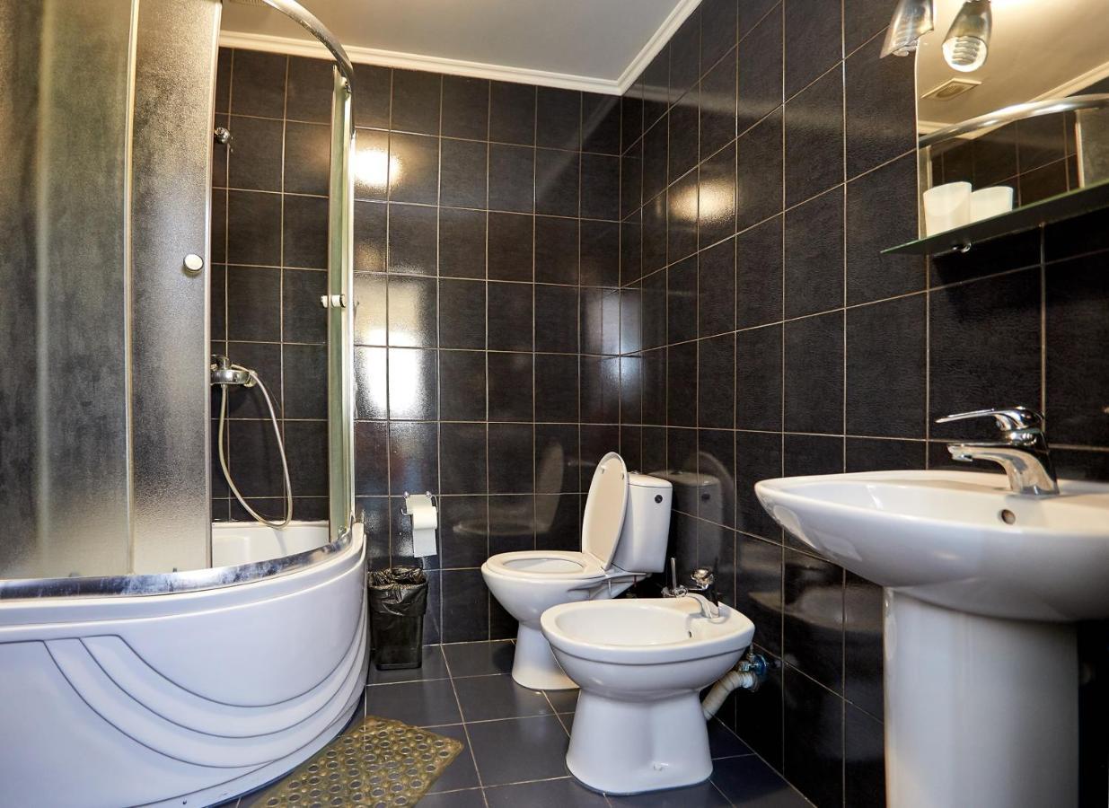 Oasis Hotel Odessa Buitenkant foto