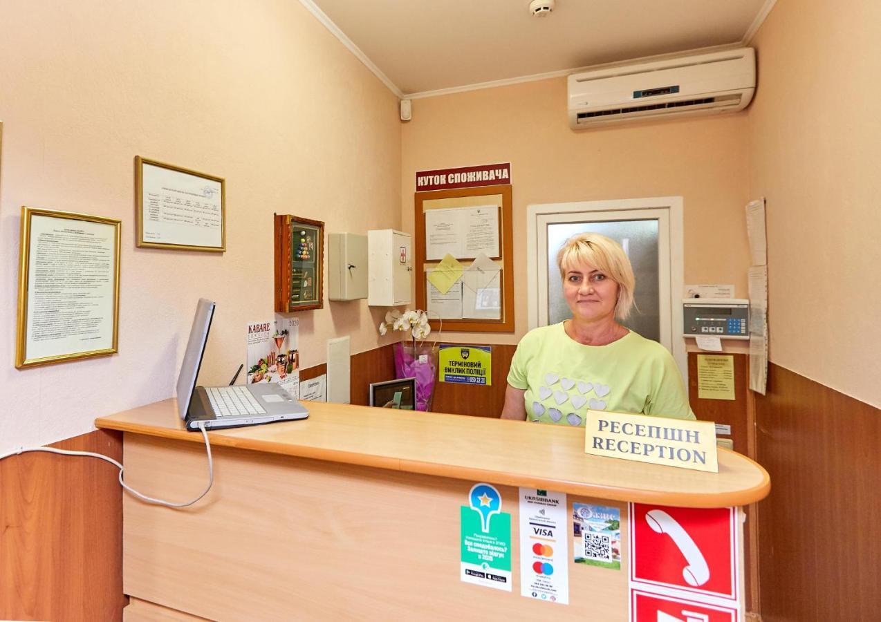Oasis Hotel Odessa Buitenkant foto