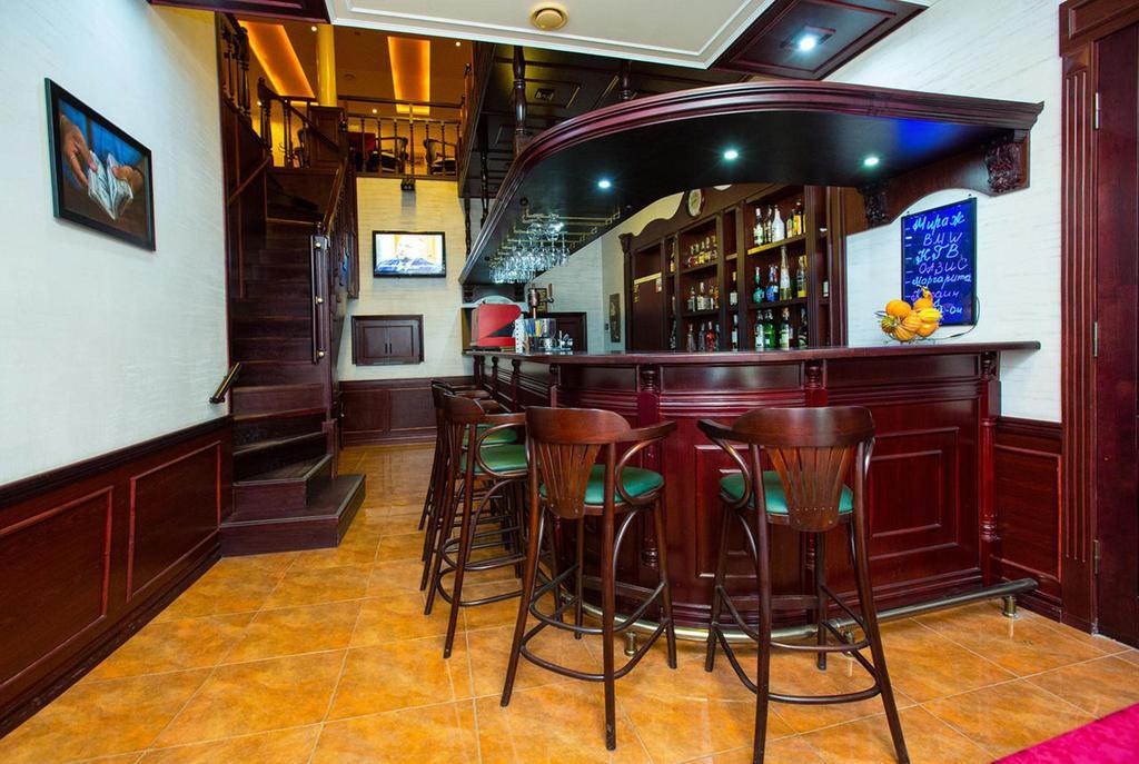 Oasis Hotel Odessa Buitenkant foto
