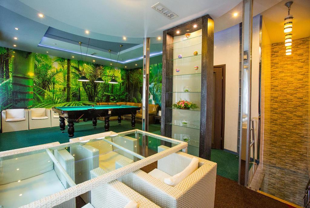 Oasis Hotel Odessa Buitenkant foto