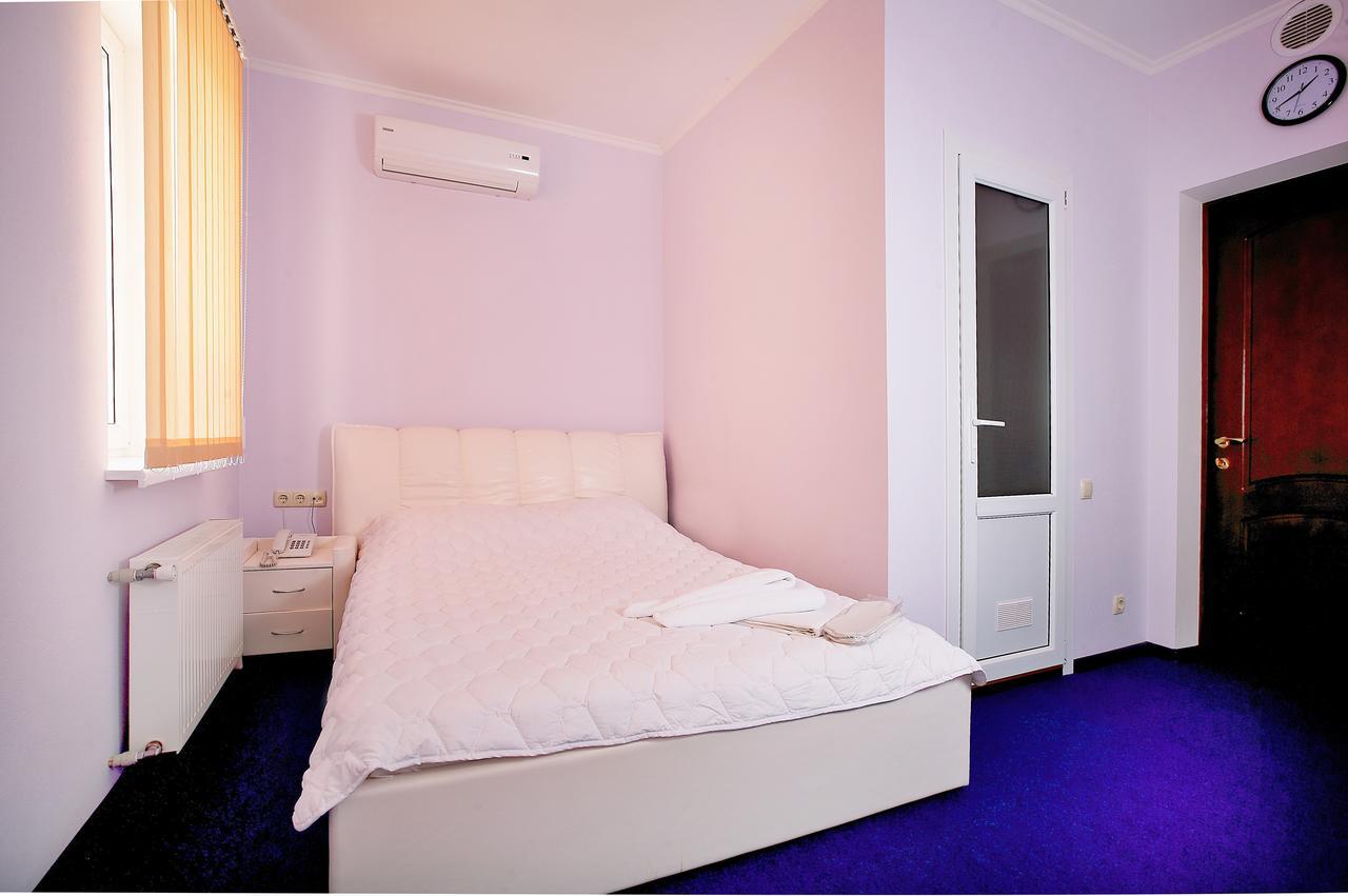 Oasis Hotel Odessa Buitenkant foto