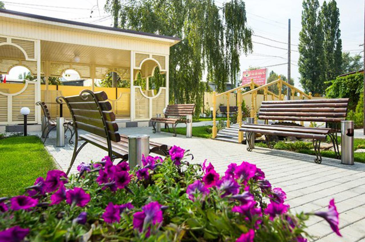 Oasis Hotel Odessa Buitenkant foto